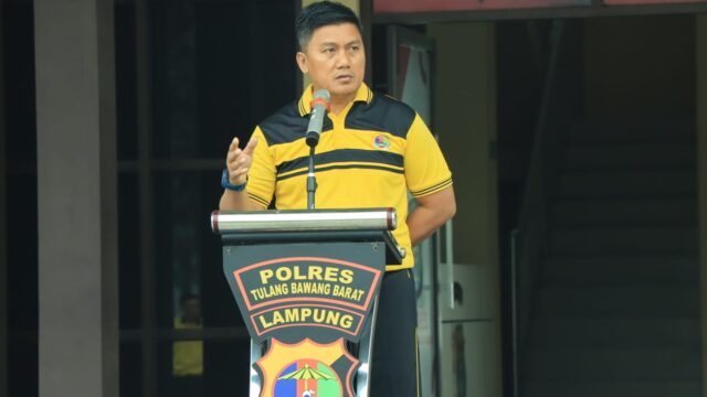Personel Polres Tulang Bawang Barat Bersihkan di Lingkungan Seputaran Mako, Wujudkan Lingkungan Kerja Bersih dan Nyaman
