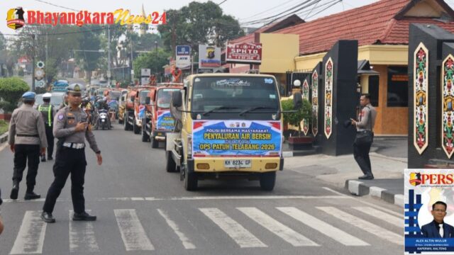 Peduli Warga Terdampak Karhutla dan Kekeringan, Kapolda Kalteng Salurkan Air Bersih untuk Warga Pangkalan Bun